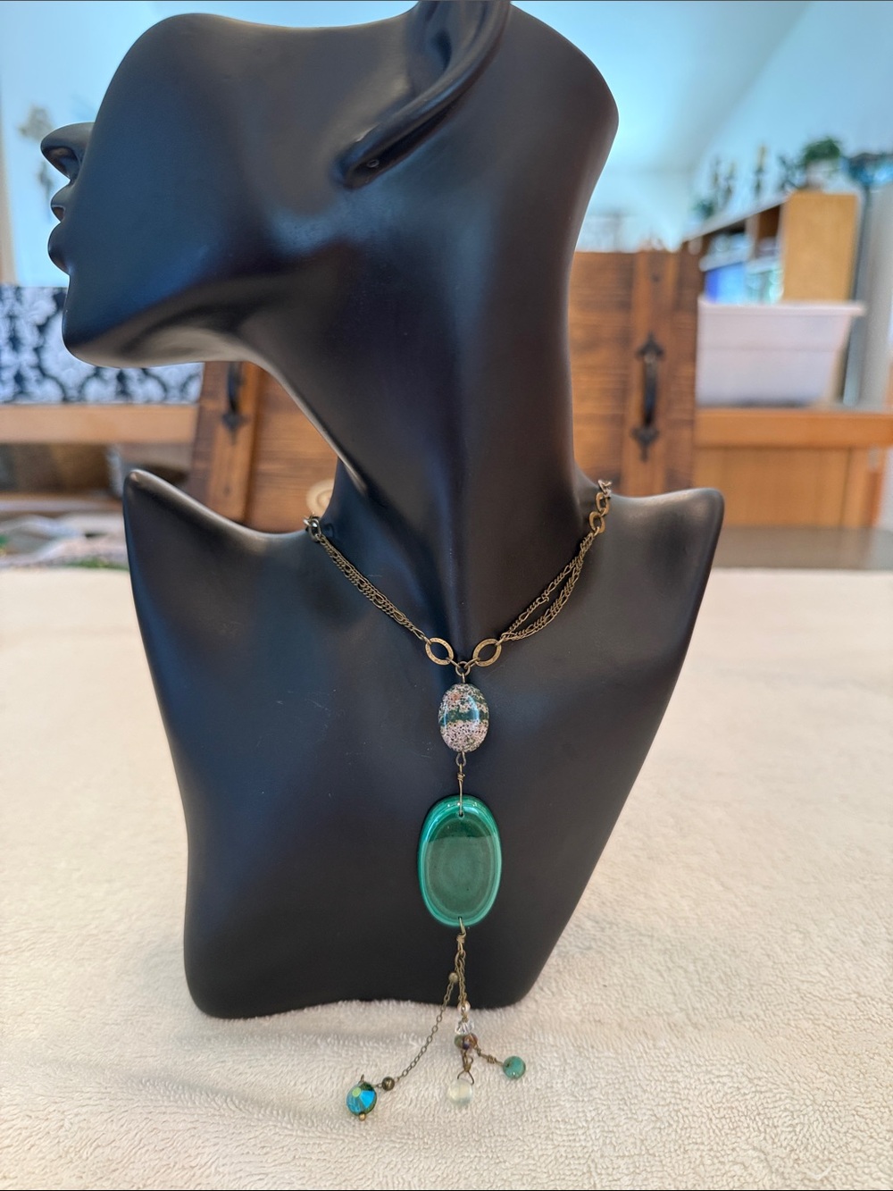 Green Pendant Lariat Necklace with Beaded Accents